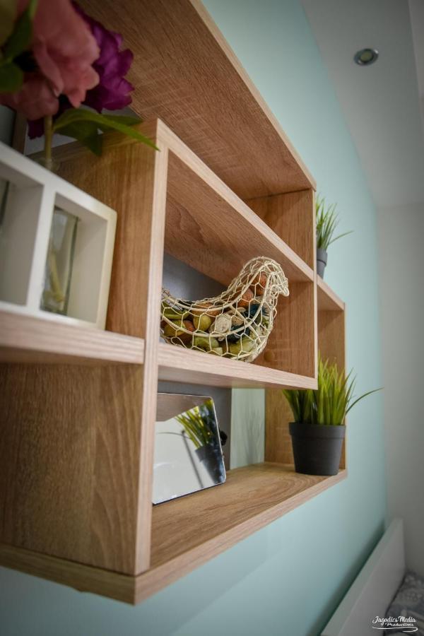 Lovely Central Apartment With Free Parking, Koezponthoz Koezeli 3 Szobas Lakas Γκιόρ Εξωτερικό φωτογραφία