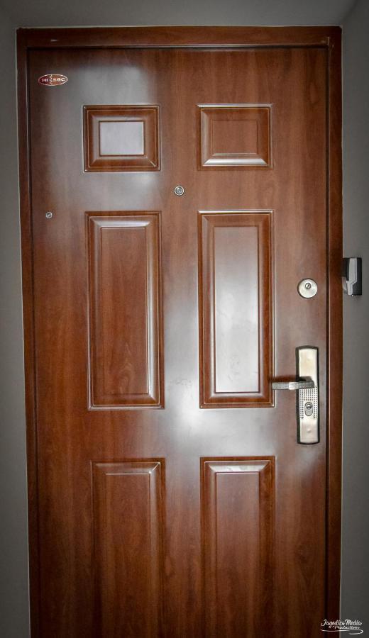 Lovely Central Apartment With Free Parking, Koezponthoz Koezeli 3 Szobas Lakas Γκιόρ Εξωτερικό φωτογραφία