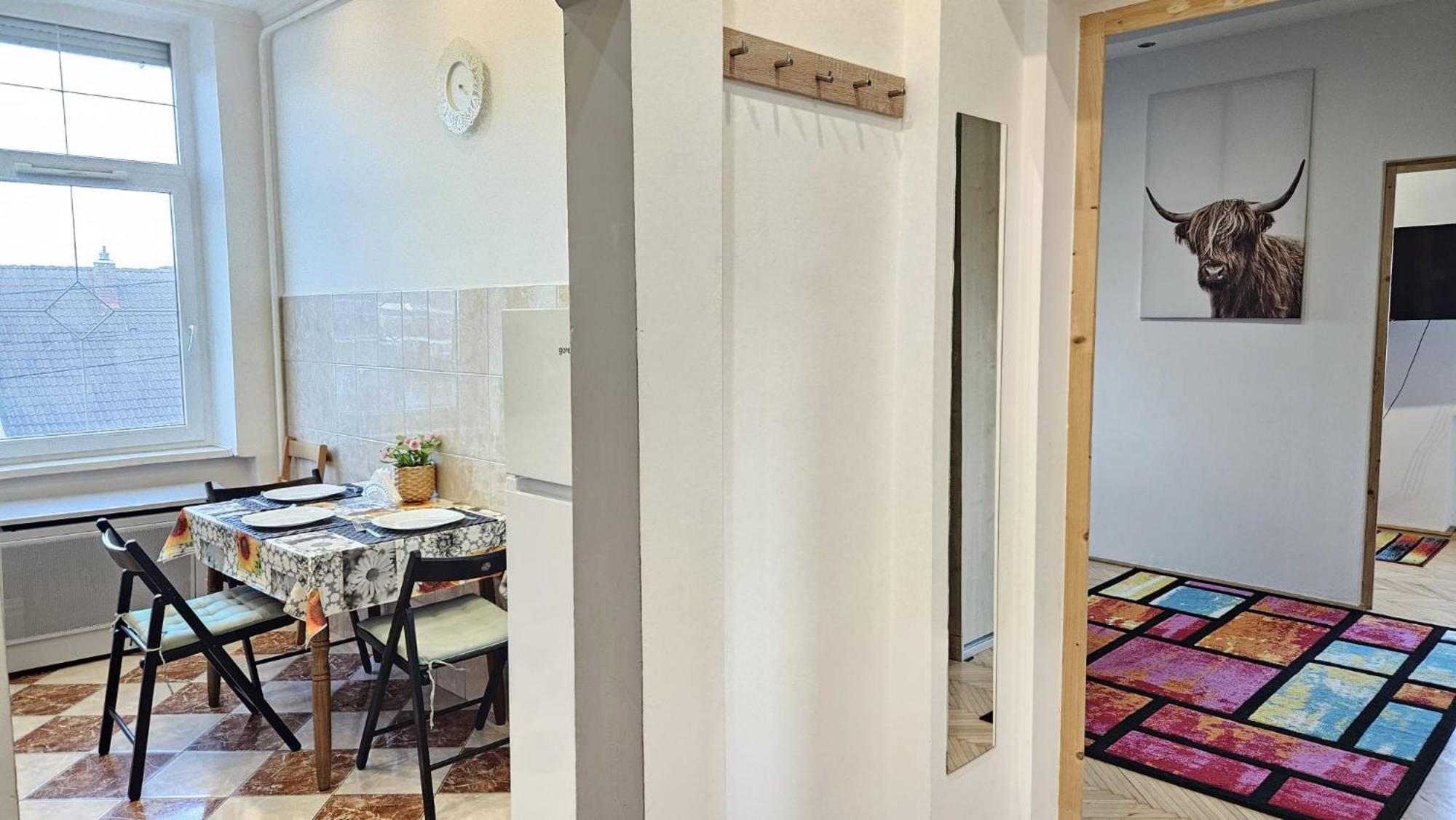 Lovely Central Apartment With Free Parking, Koezponthoz Koezeli 3 Szobas Lakas Γκιόρ Εξωτερικό φωτογραφία