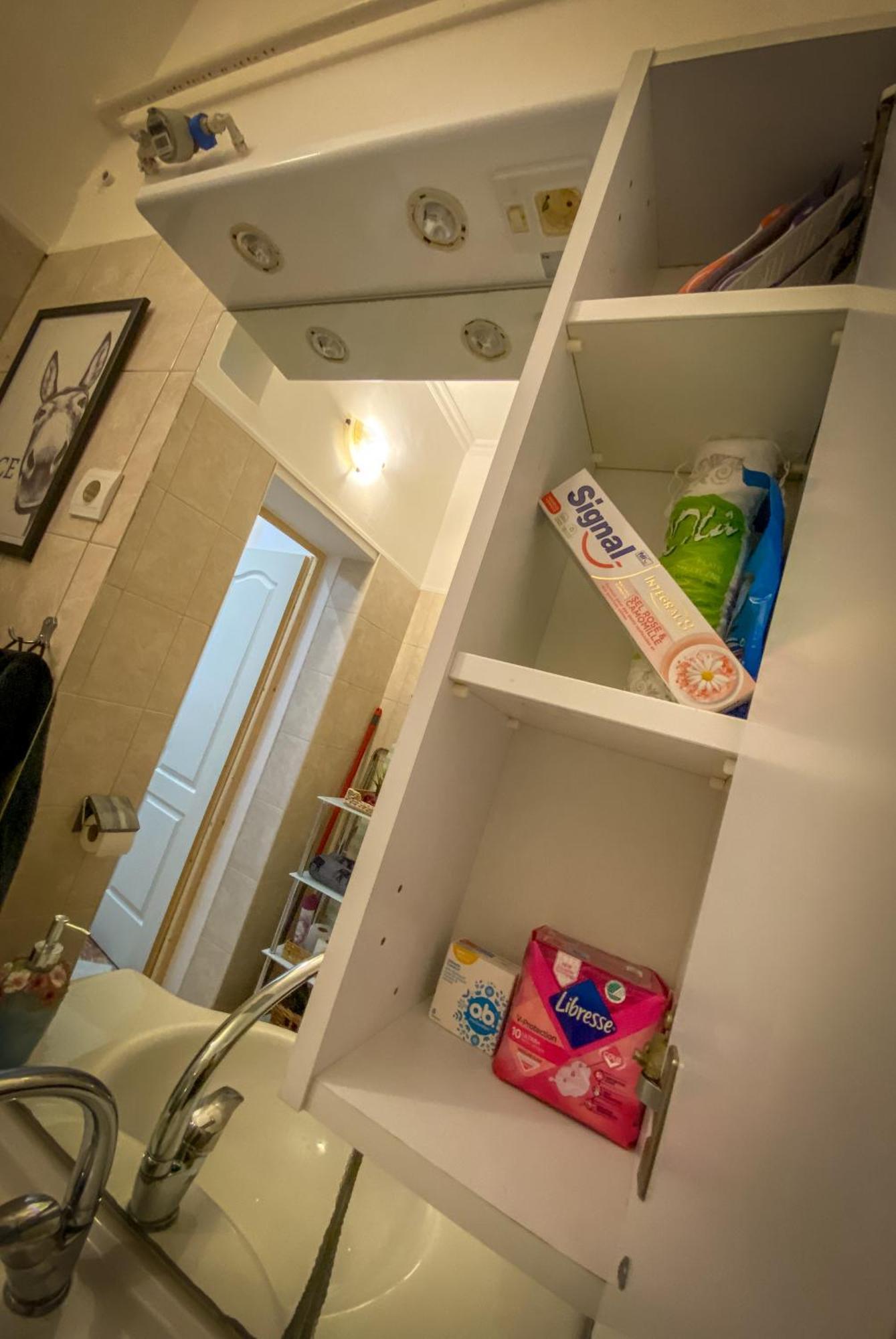 Lovely Central Apartment With Free Parking, Koezponthoz Koezeli 3 Szobas Lakas Γκιόρ Εξωτερικό φωτογραφία